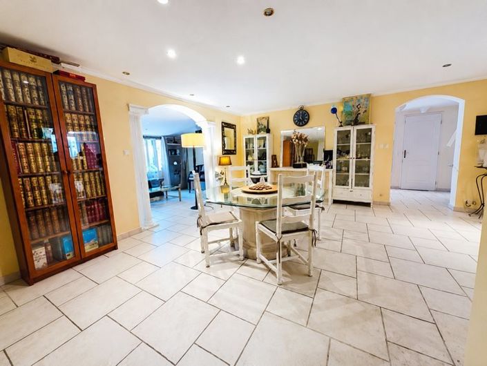 Image No.5-5 Bed House for sale
