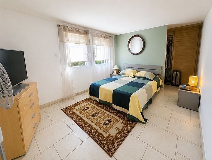 Image No.7-5 Bed House for sale