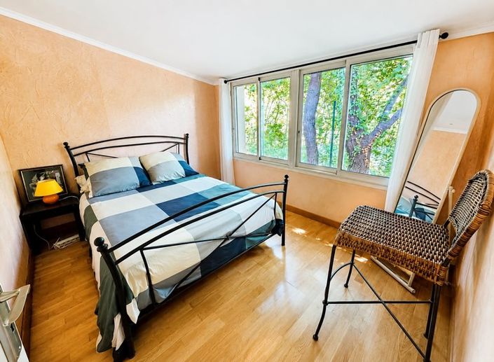 Image No.8-5 Bed House for sale
