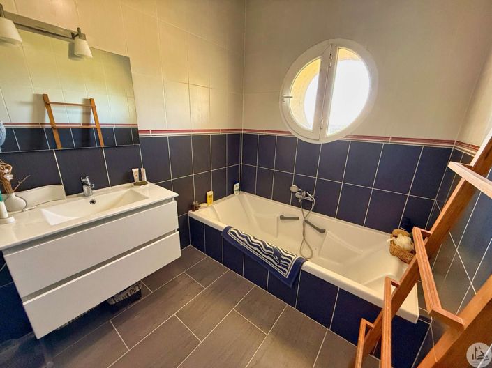 Image No.16-5 Bed House for sale