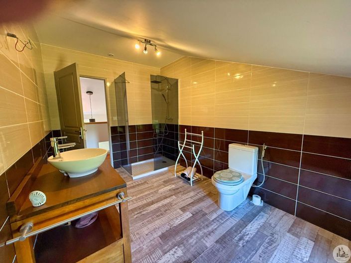 Image No.17-5 Bed House for sale