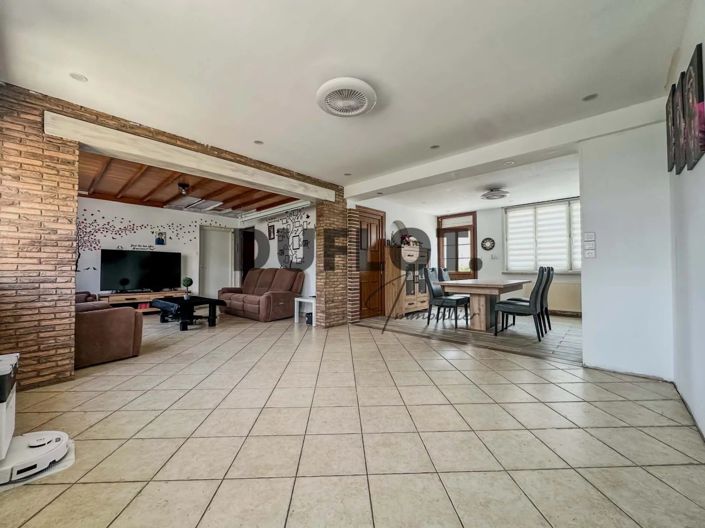 Image No.3-4 Bed House for sale