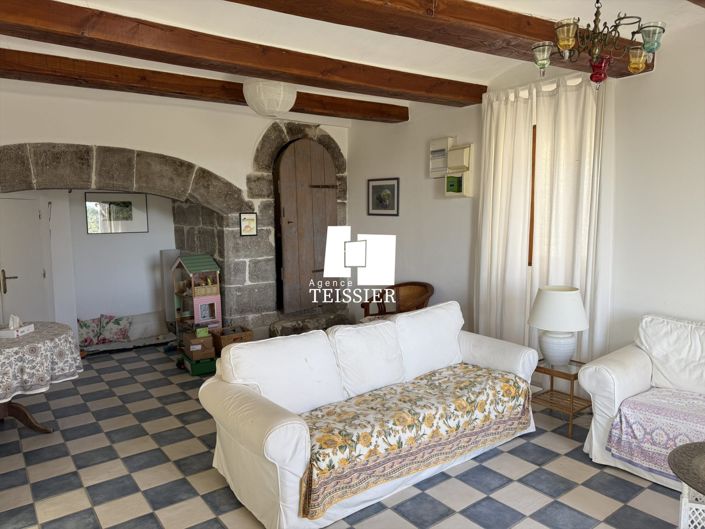 Image No.8-5 Bed House for sale