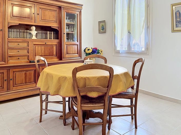 Image No.11-3 Bed House for sale