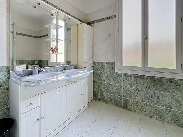 Image No.14-3 Bed House for sale