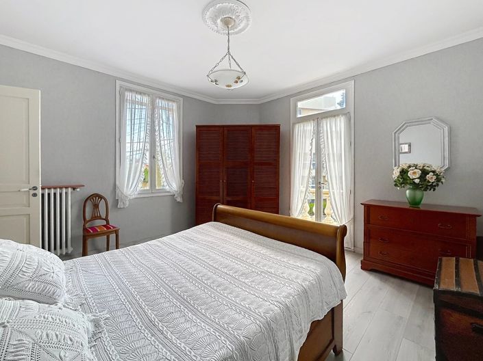 Image No.15-3 Bed House for sale