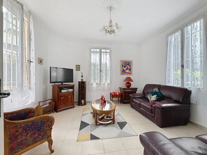 Image No.3-3 Bed House for sale