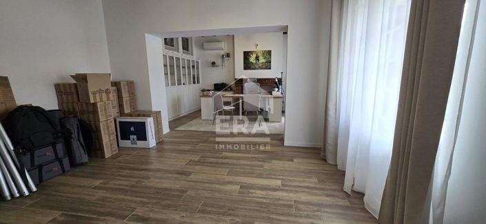 Image No.8-5 Bed House for sale