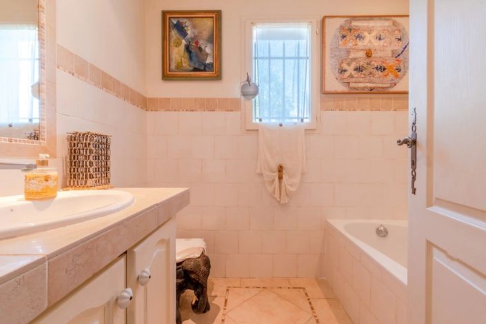 Image No.17-4 Bed House for sale