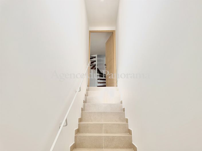 Image No.18-3 Bed House for sale