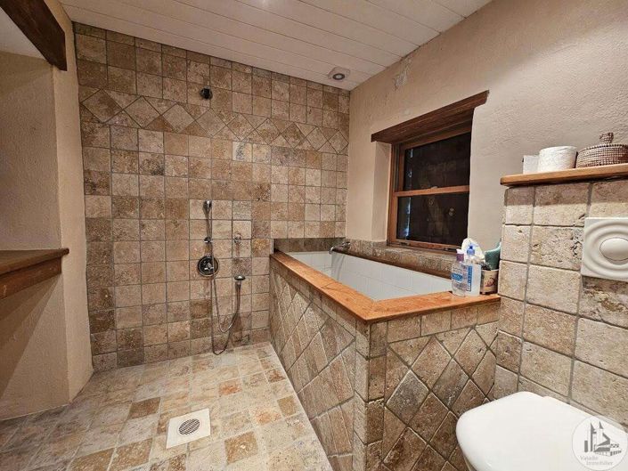 Image No.18-4 Bed House for sale