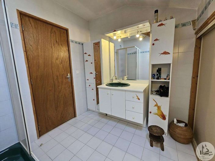 Image No.19-4 Bed House for sale