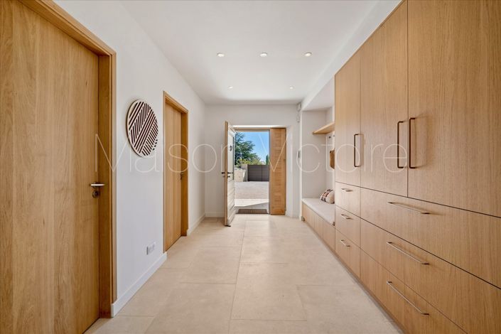 Image No.10-5 Bed House for sale