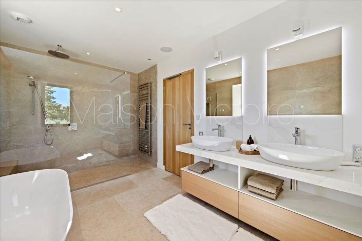 Image No.26-5 Bed House for sale