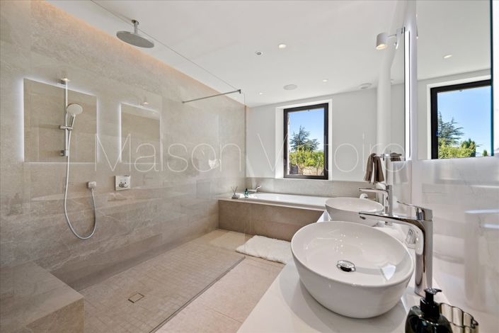 Image No.28-5 Bed House for sale