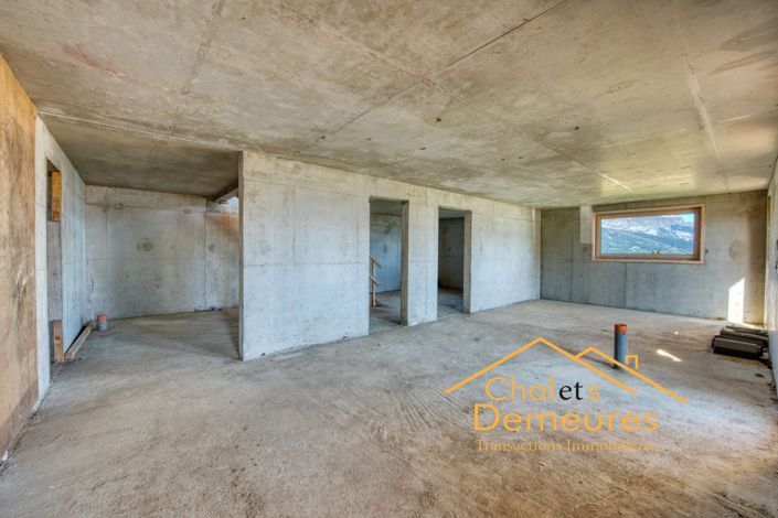 Image No.6-5 Bed House for sale