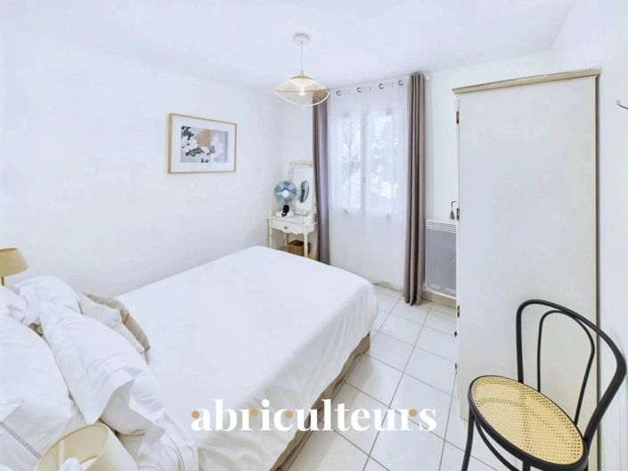 Image No.18-8 Bed House for sale