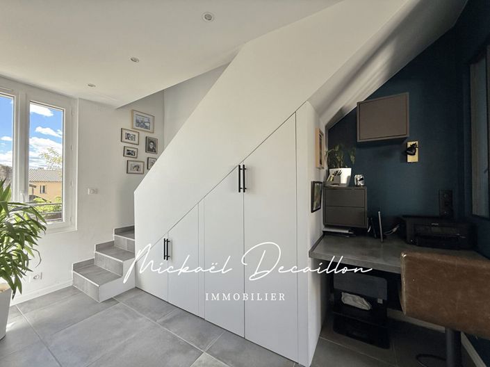Image No.10-3 Bed House for sale