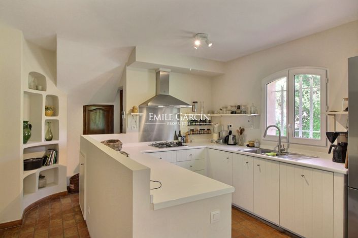 Image No.9-5 Bed House for sale
