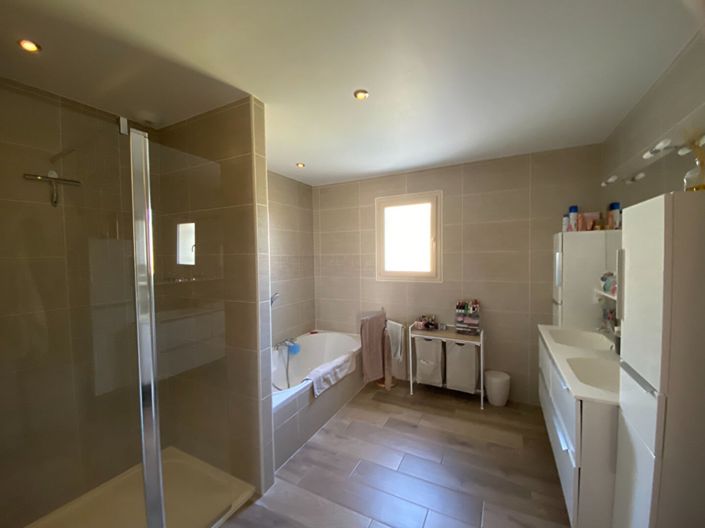 Image No.14-4 Bed House for sale
