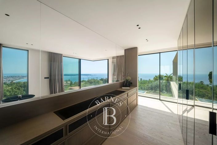 Image No.16-5 Bed House for sale