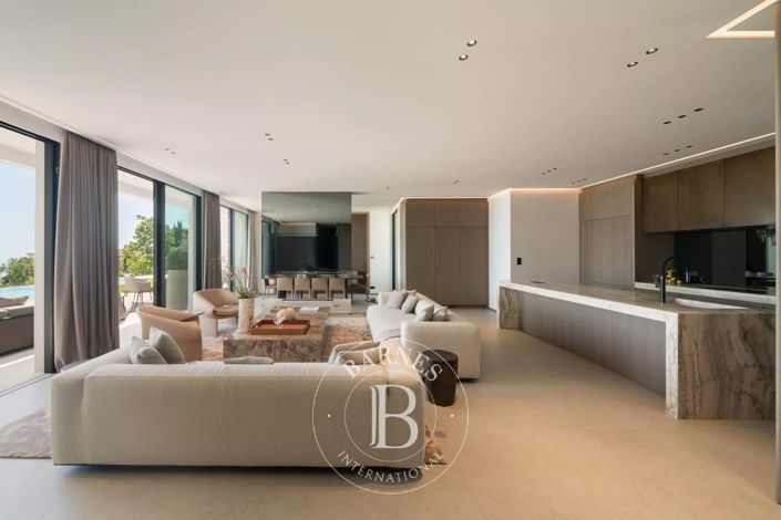 Image No.17-5 Bed House for sale