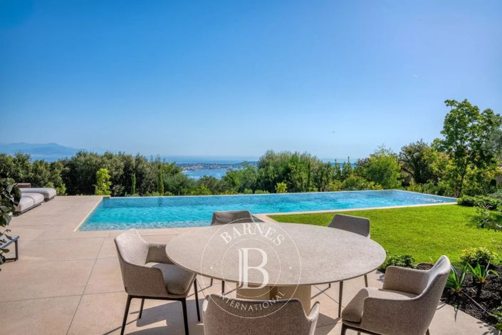 Image No.18-5 Bed House for sale
