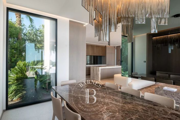 Image No.19-5 Bed House for sale
