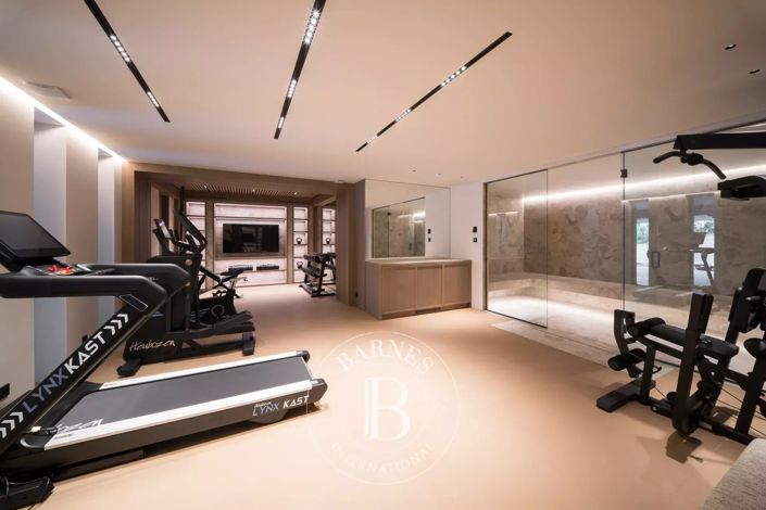 Image No.24-5 Bed House for sale