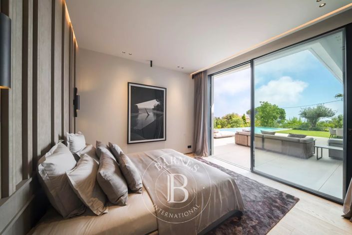 Image No.25-5 Bed House for sale