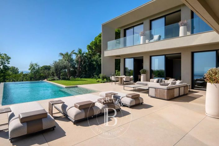 Image No.4-5 Bed House for sale