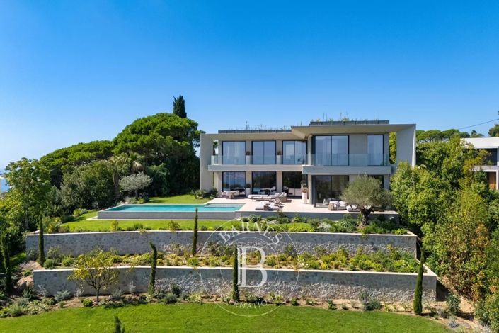 Image No.8-5 Bed House for sale