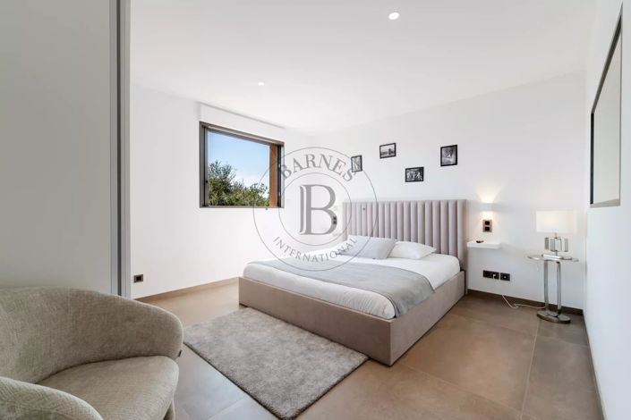Image No.10-5 Bed House for sale
