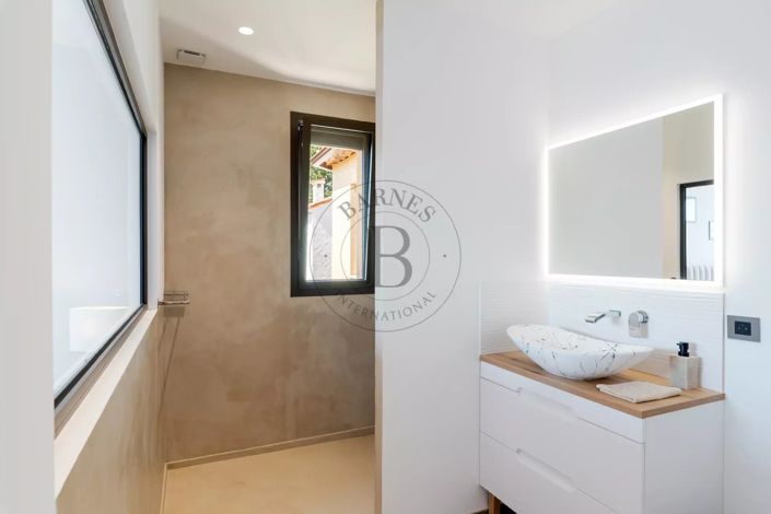 Image No.11-5 Bed House for sale