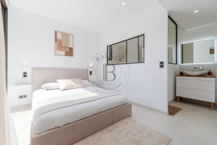 Image No.12-5 Bed House for sale