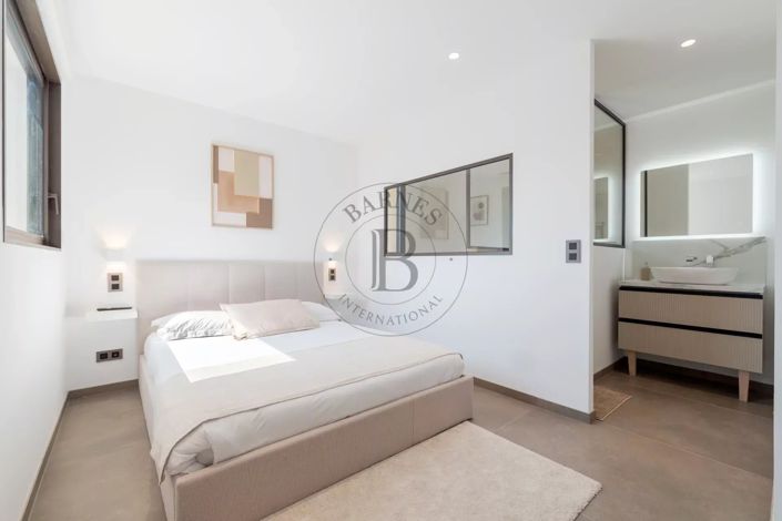 Image No.9-5 Bed House for sale