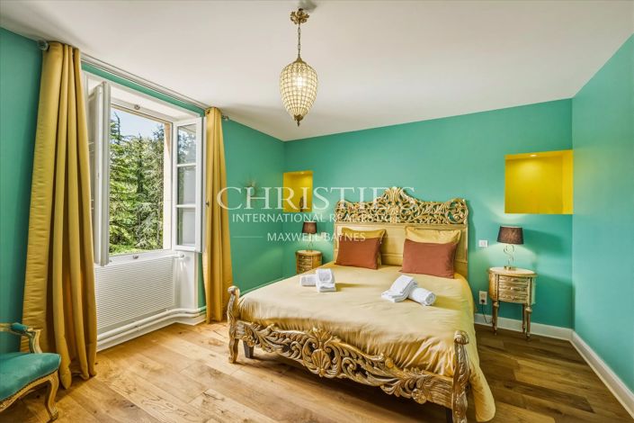 Image No.13-11 Bed Property for sale