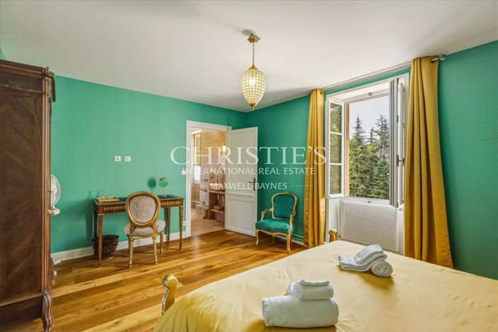 Image No.14-11 Bed Property for sale