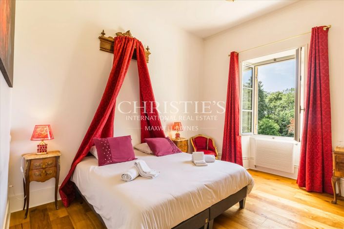 Image No.21-11 Bed Property for sale