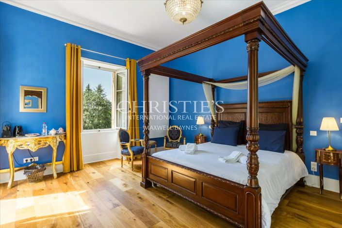 Image No.22-11 Bed Property for sale