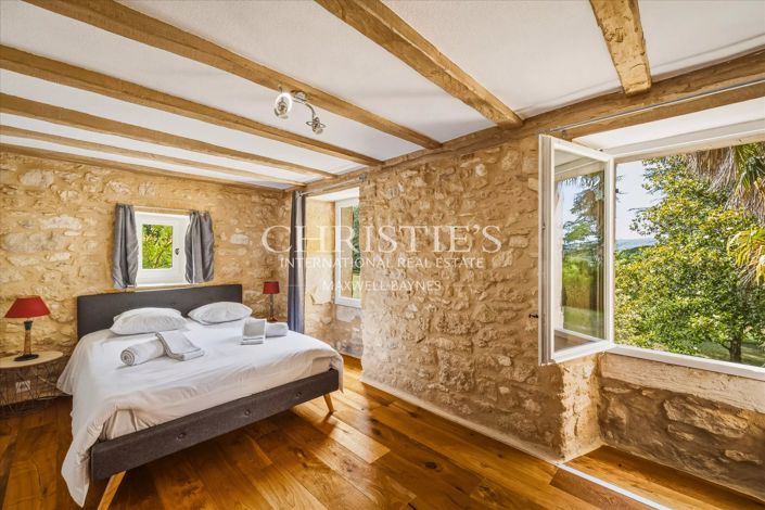 Image No.35-11 Bed Property for sale