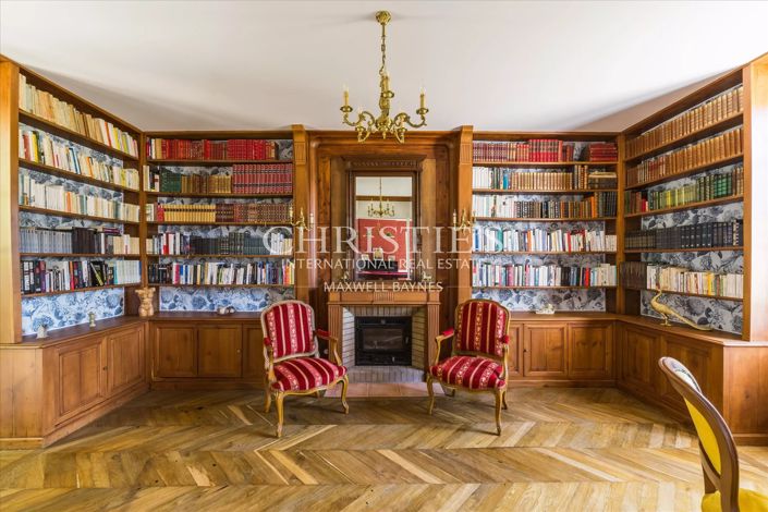 Image No.4-11 Bed Property for sale