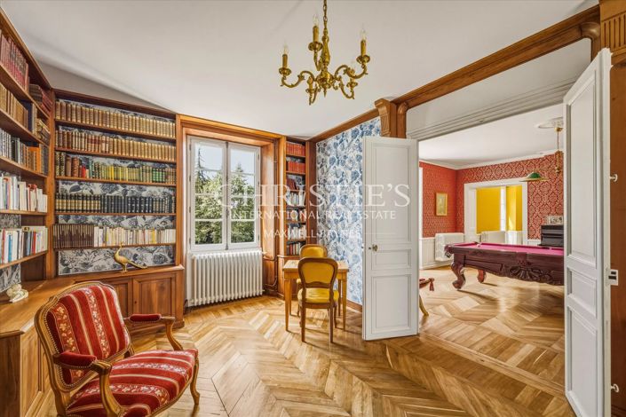 Image No.5-11 Bed Property for sale