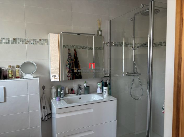 Image No.18-4 Bed House for sale