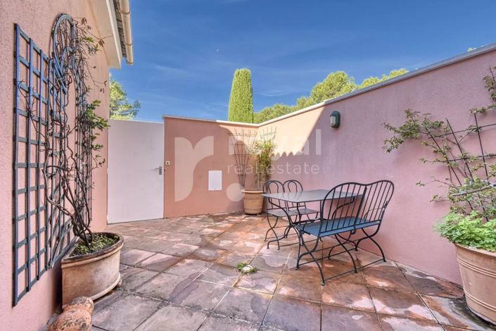 Image No.4-2 Bed House for sale
