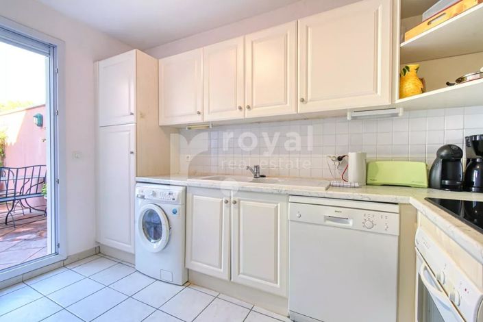 Image No.9-2 Bed House for sale