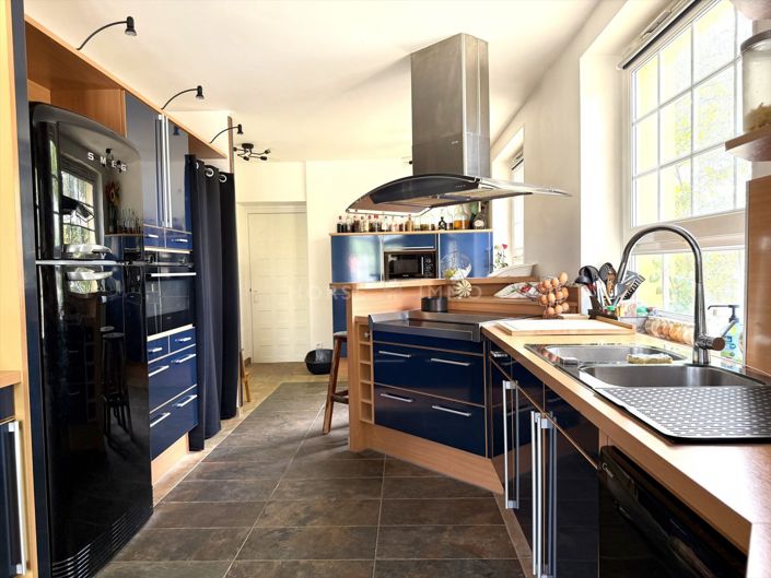 Image No.10-3 Bed House for sale