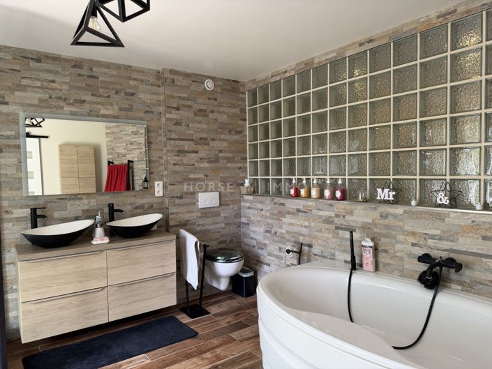 Image No.11-3 Bed House for sale