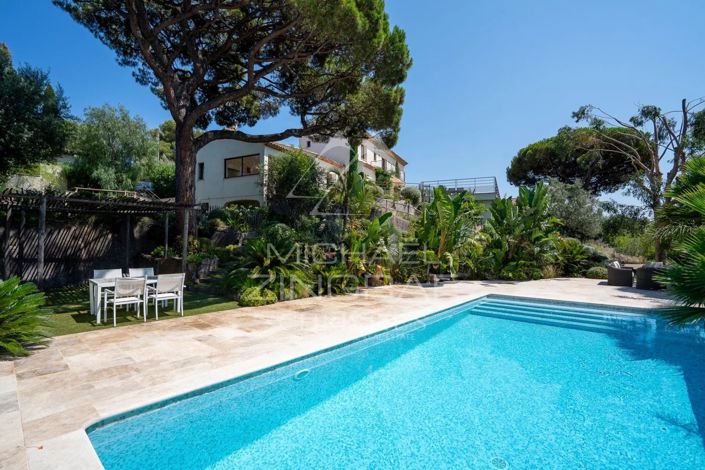 Image No.2-4 Bed House for sale