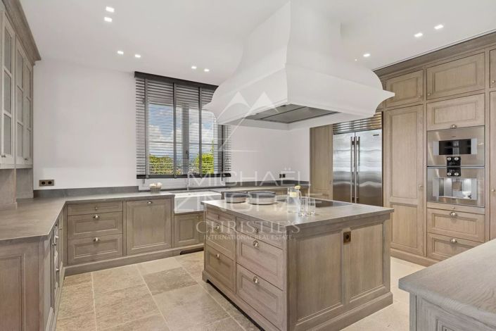 Image No.6-5 Bed House for sale